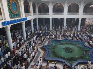 40 Ribu Jemaah Salat Id di Masjid Al-Akbar Surabaya