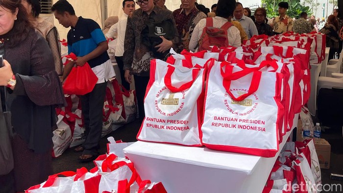 Rahasia Isi Paket Sembako yang Diberikan saat Kunjungan Terbuka Istana Kepresidenan