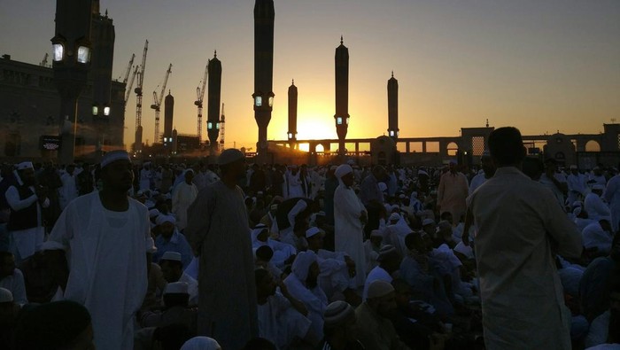 Senja Hari Raya Idulfitri 2018 di Madinah.