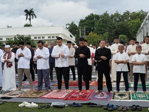 4 Kriteria Orang yang Tidak Boleh Dijadikan Imam Sholat Berjamaah