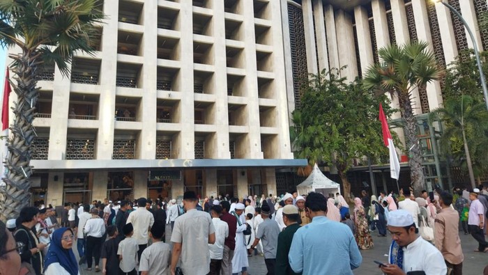 Suasana di Masjid Istiqlal jelang salat Id (Kurniawan/detikcom)