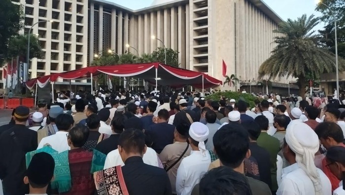 Riuh Warga Padati Istiqlal, Antusias Menyambut Salat Idul Fitri