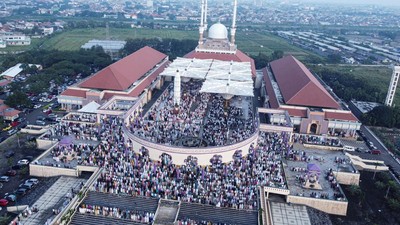 Suasana Salat Idul Fitri di Berbagai Penjuru Daerah