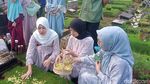 Tamara Tyasmara Menangis saat Ziarah ke Makam Dante