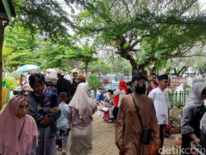 TPU Panaikang Makassar Dipadati Warga Ziarah Kubur, Lalin Tersendat