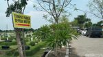 TPU Keputih Ramai Peziarah Saat Lebaran Idul Fitri