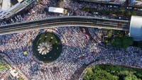Umat Islam merayakan Idul Fitri 1445 Hijriah setelah pemerintah menetapkan 1 Syawal 1445 Hijriah jatuh pada Rabu (10/4). 