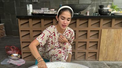 8 Masakan Rumah ala Ussy Sulistiawaty yang Bikin Ngiler