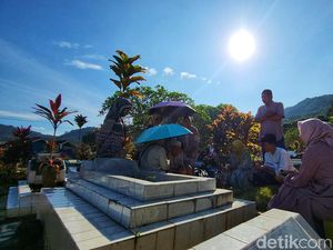 Air Mata dan Doa Peziarah di Tanah Mati Batu Sapi