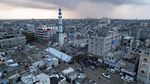 Warga Gaza Salat Id di Reruntuhan Masjid