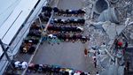 Warga Gaza Salat Id di Reruntuhan Masjid
