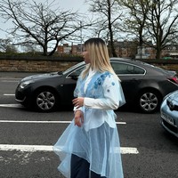 Melalui keterangan foto di Instagram, Zara menuliskan kalau gaya busananya saat Lebaran 2024 ini terinspirasi dari gaya orang Jepang. “biar sopan seperti orang jepang,” tulisnya. Foto: Instagram/@camilliazr