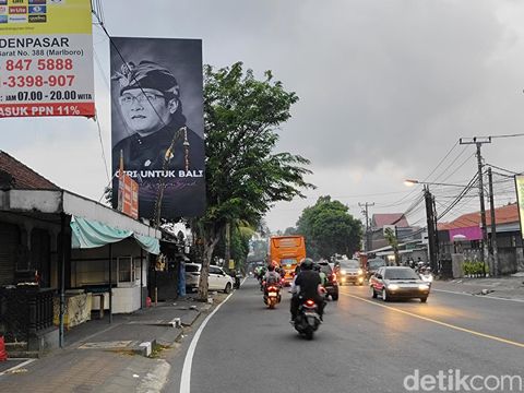 Baliho Giri Prasta mulai bermunculan jelang Pilgub Bali 2024.