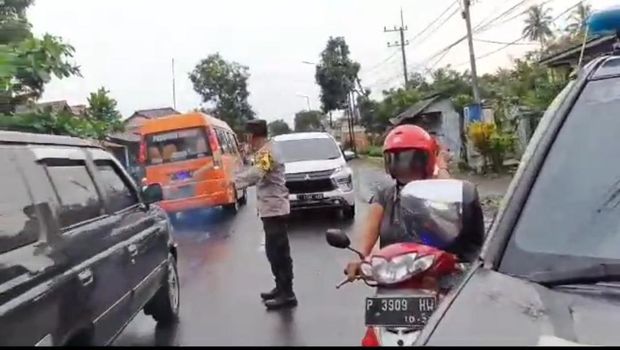 Banjir Genangi Jalur Alternatif Jember - Lumajang