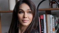 Punya jutaan penggemar di Indonesia, Bunda Corla kini memasuki usia ke 50 tahun. Bunda Corla jadi sering berkontemplasi soal hidup hingga perilakunya. Foto: Instagram Bunda Corla
