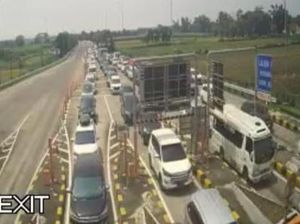 Jelajah Mudik Ramadan: Ekor Kepadatan Arus Mudik di Exit Bandar Kedungmulyo