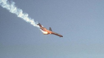 Gambar terakhir Pacific Southwest Airlines (PSA) Penerbangan 182 yang bertabrakan dengan pesawat lain di San Diego pada tahun 1978. Seluruh 139 penumpang tewas. Foto: Allthatinteresting