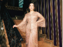 8 Gaya Artis dan Selebgram Pakai Baju Shimmer, Tren Lebaran 2024