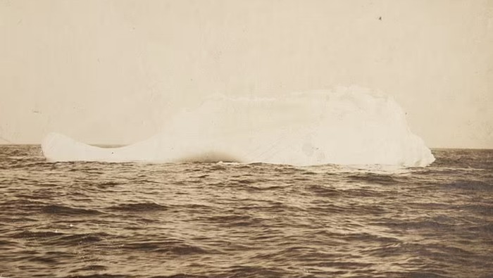Gunung es Titanic