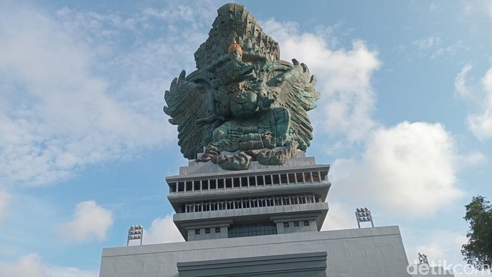 Patung Garuda Wisnu Kencana