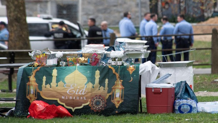 Horor Penembakan di Philadelphia AS Saat Perayaan Idul Fitri The area where a shooting took place during an Eid event being held at Clara Muhammad Square is pictured in West Philadelphia, Pennsylvania, U.S. on April 10, 2024. REUTERS/Matthew Hatcher