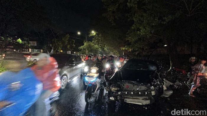 Kondisi lalu lintas yang macet di Jalan Perintis Kemerdekaan, Makassar, Sulawesi Selatan (Sulsel).