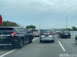 Totolan di Tol Mojokerto Sebabkan Lalin Macet