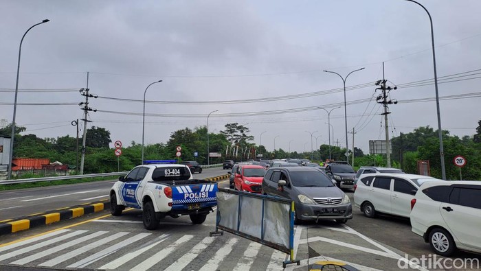 Jalur Arteri Bandar Kedungmulyo Jombang Macet 3 Km Imbas Simpang Mengkren