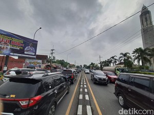 Jalur Arteri Bandar Kedungmulyo Jombang Macet 3 Km Imbas Simpang Mengkreng