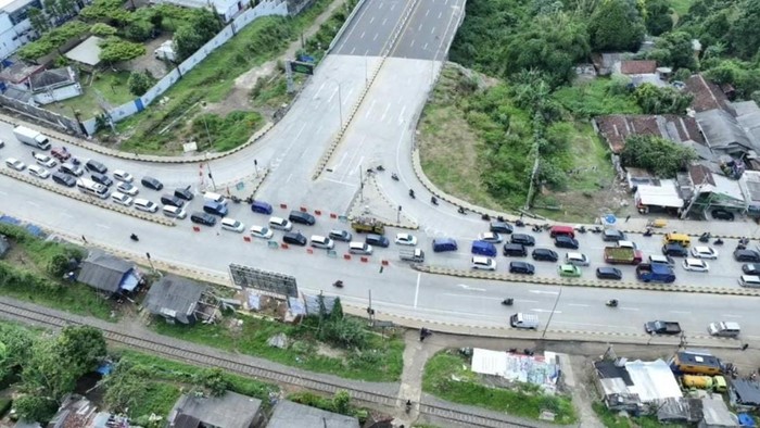 Jalur wisata mulai ramai dipadati kendaraan