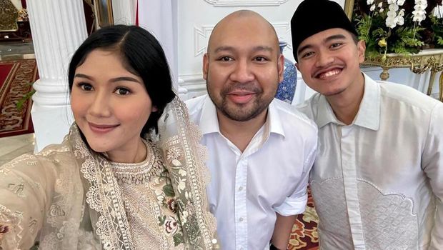 Kaesang foto bersama Jokowi dan Prabowo di hari kedua lebaran.