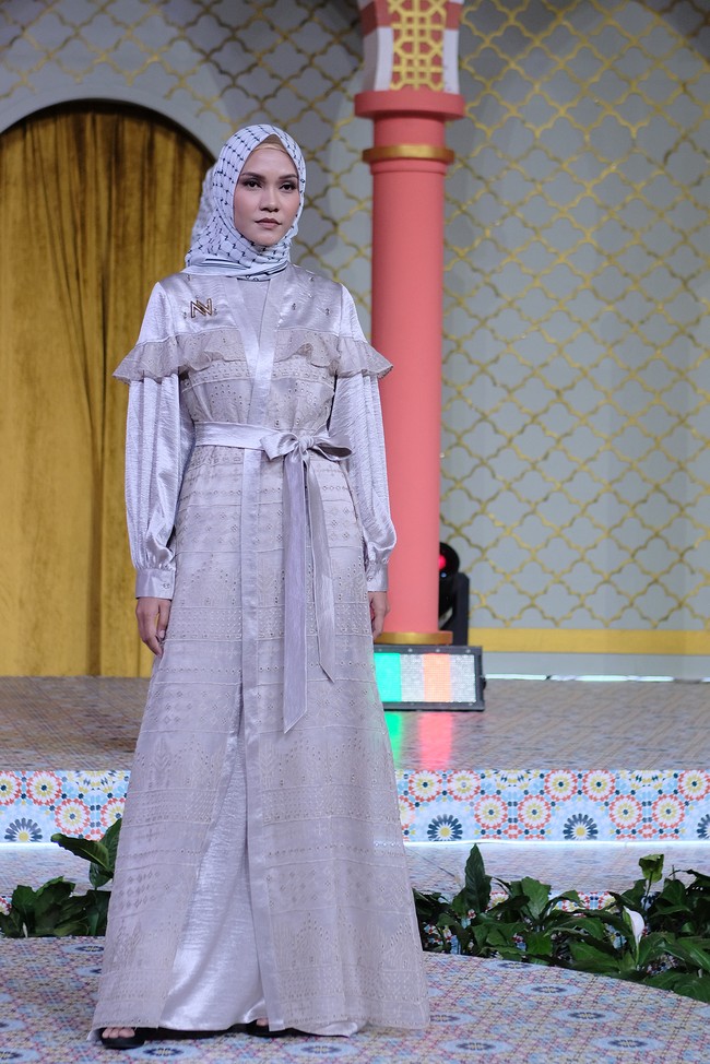 Nina Nugroho menghadirkan koleksi Hari Raya dengan tema Simplicity. Baju Lebaran 2024 karya Nina, terinspirasi dari keseharian perempuan aktif yang memiliki multi peran mulai dari sebagai ibu, istri, sekaligus sebagai anak bagi orang tuanya. Foto: Dok. Nina Nugroho.