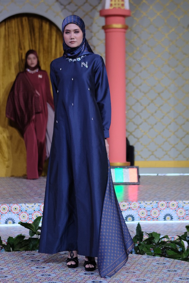 Nina Nugroho menghadirkan koleksi Hari Raya dengan tema Simplicity. Baju Lebaran 2024 karya Nina, terinspirasi dari keseharian perempuan aktif yang memiliki multi peran mulai dari sebagai ibu, istri, sekaligus sebagai anak bagi orang tuanya. Foto: Dok. Nina Nugroho.