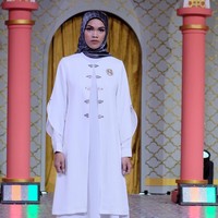 Nina Nugroho menghadirkan koleksi Hari Raya dengan tema Simplicity. Baju Lebaran 2024 karya Nina, terinspirasi dari keseharian perempuan aktif yang memiliki multi peran mulai dari sebagai ibu, istri, sekaligus sebagai anak bagi orang tuanya. Foto: Dok. Nina Nugroho.