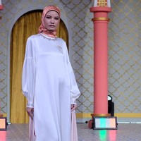 Nina Nugroho menghadirkan koleksi Hari Raya dengan tema Simplicity. Baju Lebaran 2024 karya Nina, terinspirasi dari keseharian perempuan aktif yang memiliki multi peran mulai dari sebagai ibu, istri, sekaligus sebagai anak bagi orang tuanya. Foto: Dok. Nina Nugroho.