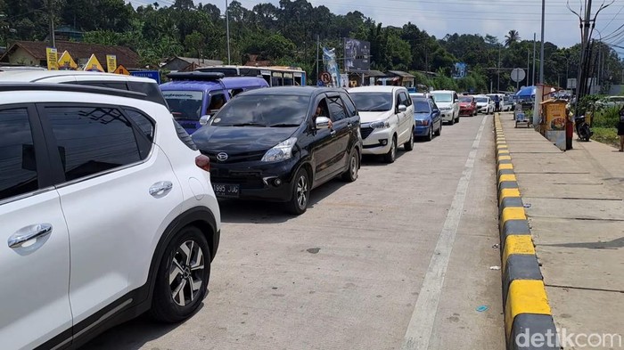 Kondisi lalin di GT Parungkuda, Kmis (11/4/2024).