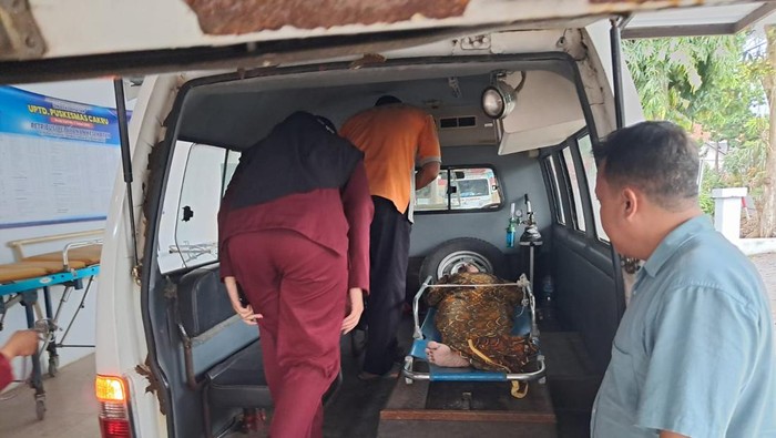 Korban terseret ombak di Pantai Paseban saat dievakuasi