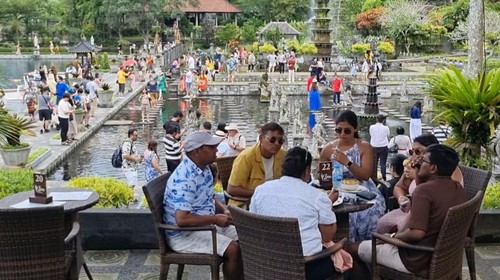 Kunjungan wisatawan ke Tirta Gangga, Karangasem, Bali, meningkat saat libur Lebaran.