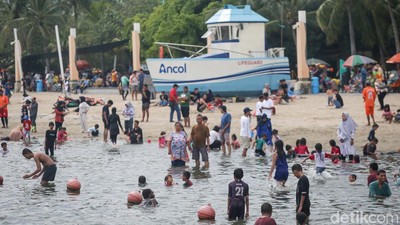 Lebaran Hari Kedua, Pantai Ancol Mulai Dipadati Pengunjung