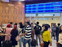 Libur Lebaran, Warga Langsung Serbu Kereta Cepat