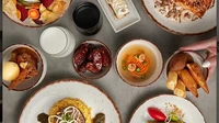 Sebagai sebuah maskapai bergengsi dan termahal di dunia, Etihad Airways menyiapkan chef dalam penerbangannya. Semua hidangan makanan dipastikan dalam sajian terbaiknya. Foto: Tasting Table