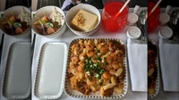 Singapore Airlines tak main-main soal makanan untuk penumpang. Rasanya benar-benar disesuaikan dengan cita rasa khas restoran lokal dengan tambahan caviar sebagai pelengkapnya. Foto: Tasting Table
