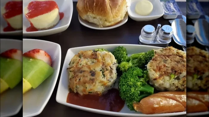 Makanan maskapai terenak di dunia 10 Maskapai dengan Makanan Terenak Versi Netizen