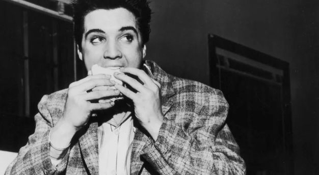 Minuman Favorit Elvis Presley yang Tak Boleh Absen Sebelum Manggung