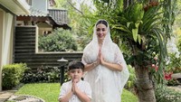 Tahun ini Selvi Kitty menjalani Ramadan dan Hari Raya Idul Fitri pertama dengan statusnya sebagai janda. Penyanyi dangdut itu pun bingung harus bersilaturahmi dengan mantan suami atau tidak saat lebaran. Foto: Instagram @selvikitty