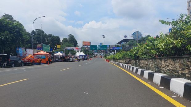 One way Puncak, Bogor, Jabar arah Jakarta, Kamis (11/4/2024).