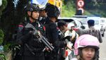 Personel Brimob Amankan Jalur Wisata Puncak Bogor