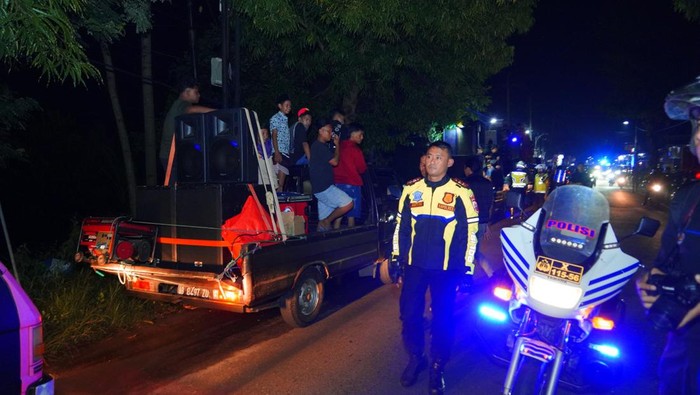 Polisi mengamankan kendaraan sound horeg di Ponorogo