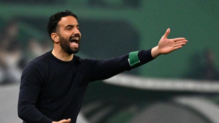 LISBON, PORTUGAL - APRIL 6: Manager Rúben Amorim of Sporting reacts during the Liga Portugal Bwin match between Sporting CP and SL Benfica at Estadio Jose Alvalade on April 6, 2024 in Lisbon, Portugal.(Photo by Zed Jameson/MB Media/Getty Images)