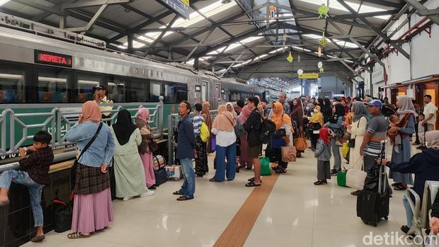 Stasiun Pasar Turi Stasiun Pasar Turi